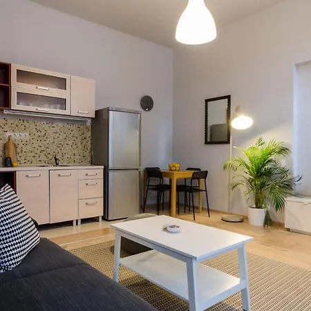 I30 In Location. * بودابست